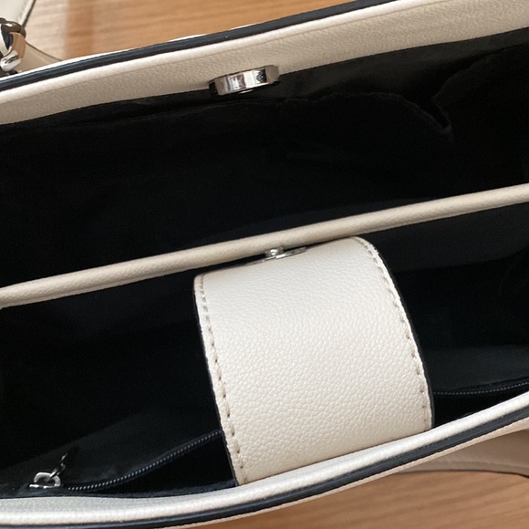 G By Guess handbag 👜 shoulder bag detachable strap a lot of pockets - Picture 9 of 11